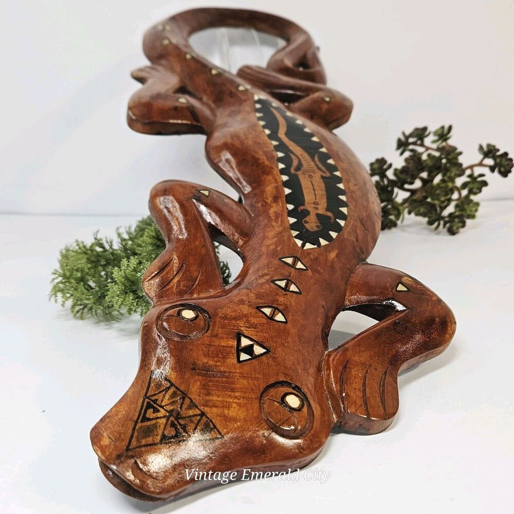 Vtg Brown Lizard Reptile Wooden Gecko Hand Carved Painting Wall Décor Ornament